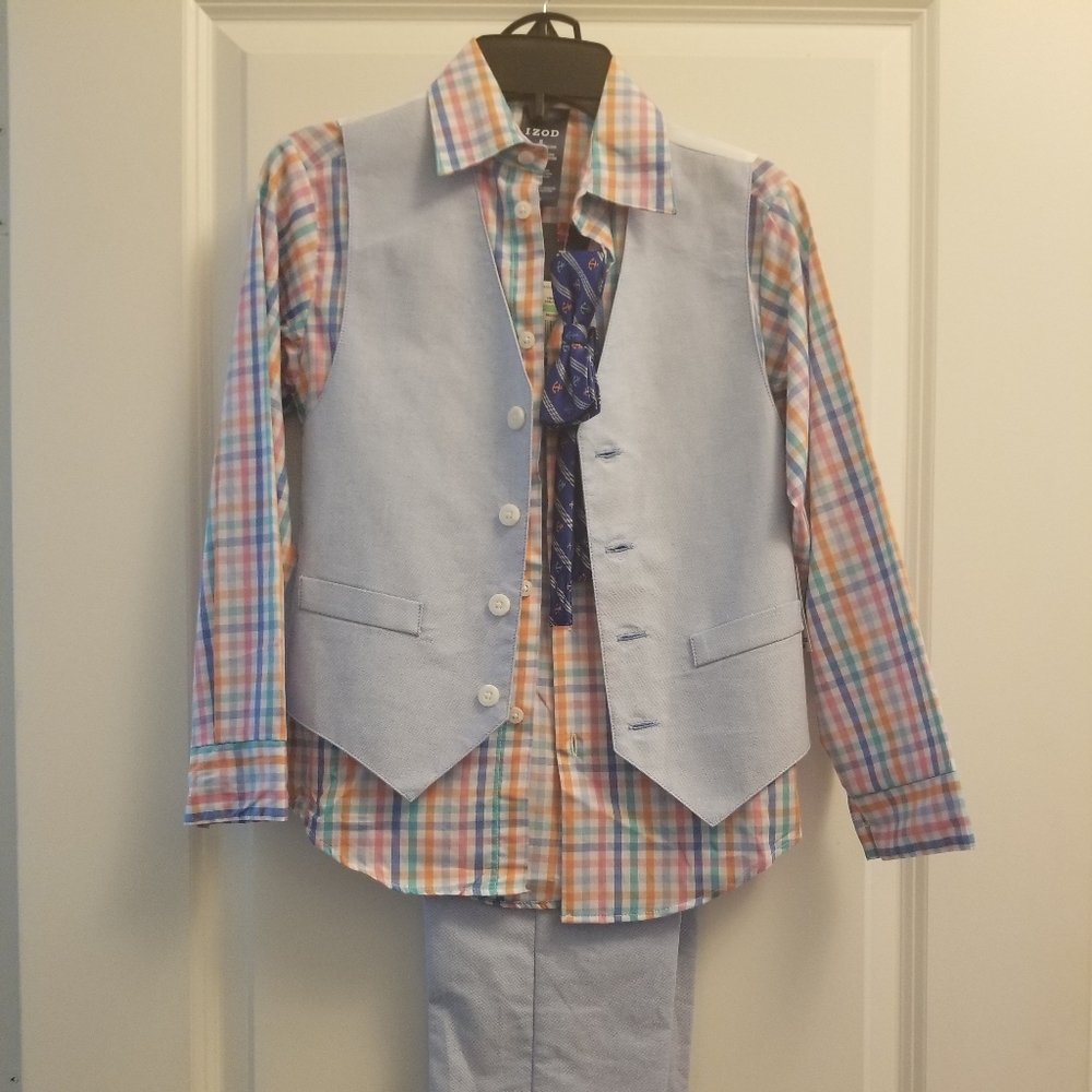 IZOD 4 pc boys suit
